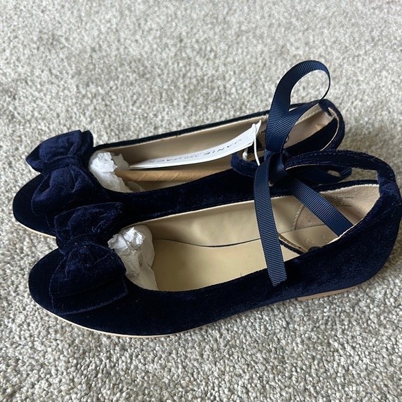 Janie and Jack Elegant Navy Velvet Girl’s Shoes with Bow - Picture 7 of 8